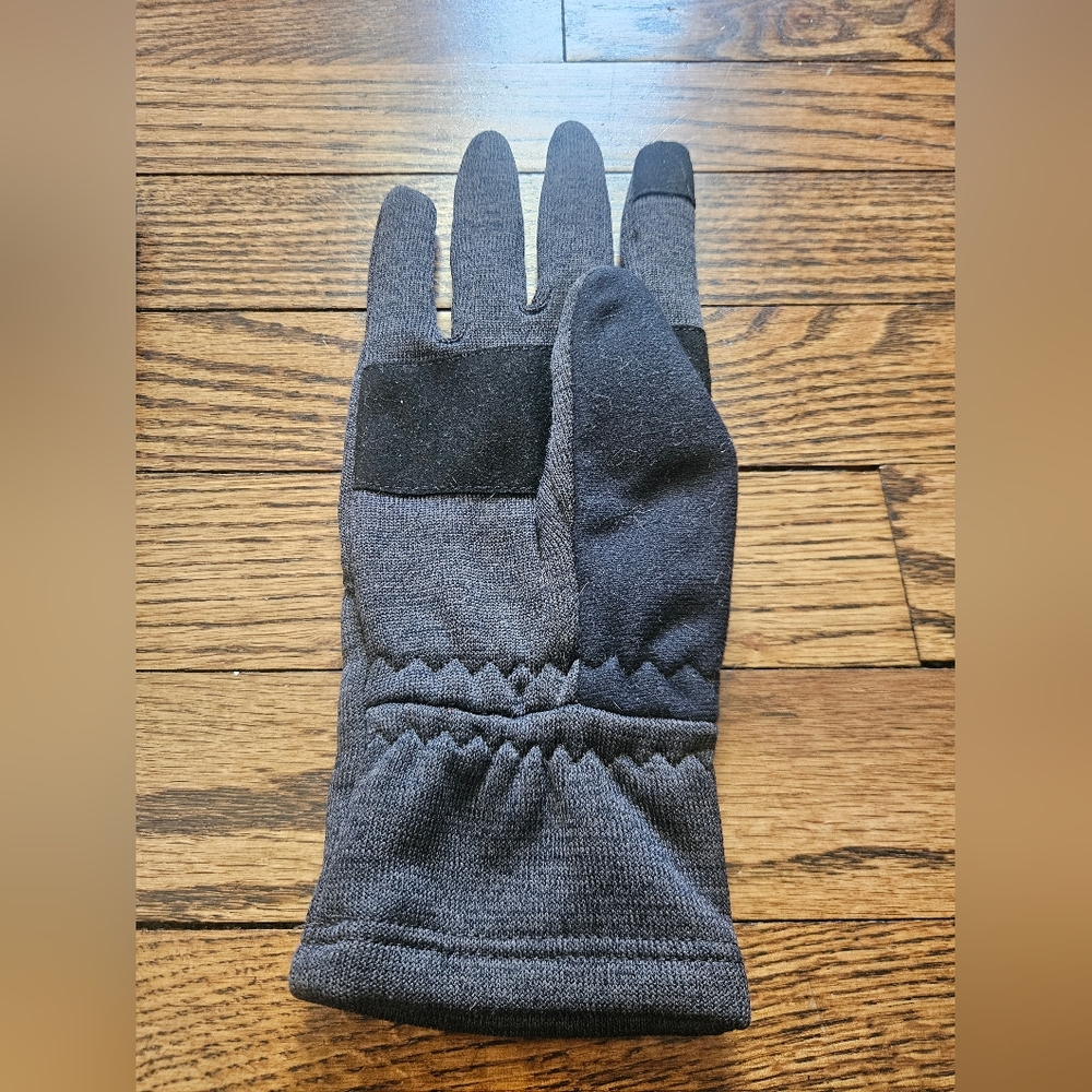 Under Armour Gray Performance Logo Knit Gloves - Picture 3 of 4